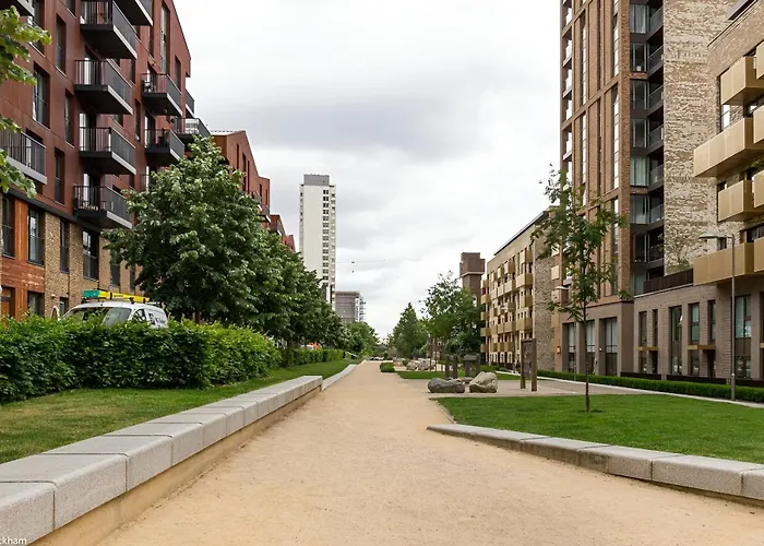 Southwark Serenity: Cozy Flat With Balcony